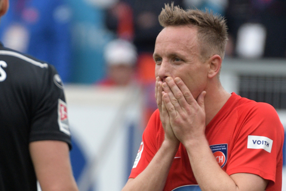 Arne Feick (32) spielte eine erfolgreiche Drittliga-Saison einst beim FC Erzgebirge Aue. Zuletzt schnürte er für Heidenheim seine Fußball-Schuhe.