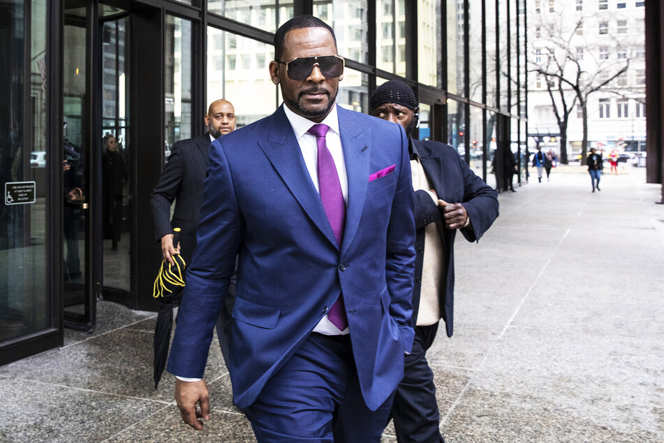 The rapper R. Kelly, leaves court in Chicago after a hearing (archive picture).