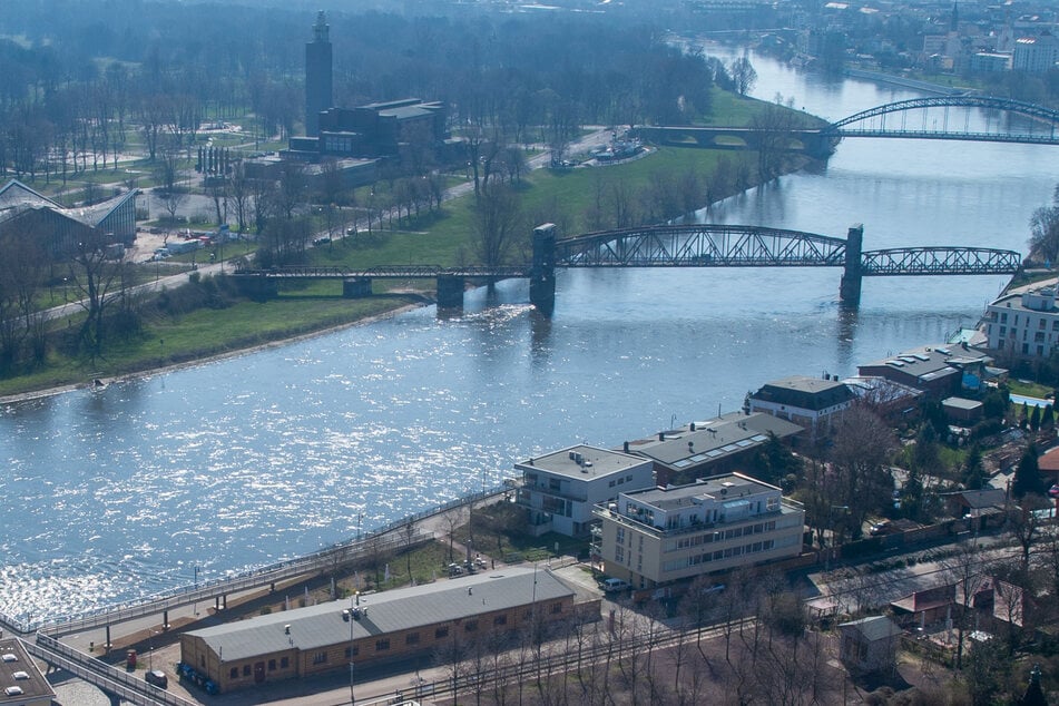 Hochwasser in Sachsen-Anhalt: Pegelstände der Elbe steigen!