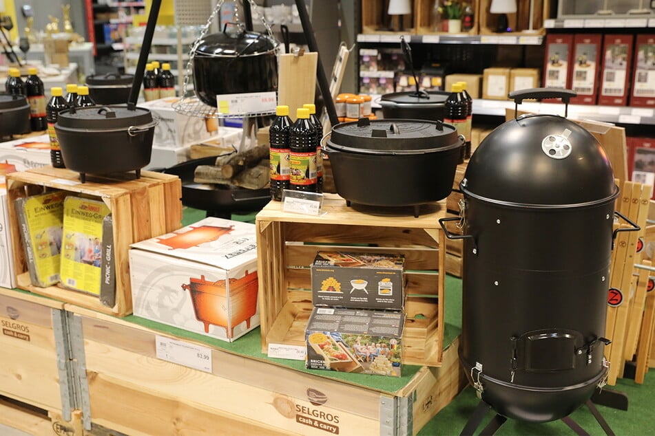 Diese Grills sowie das Grill-Zubehör gibt's momentan reduziert bei Selgros in Chemnitz.