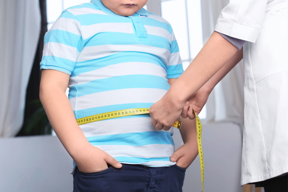 Einmal messen und dann weniger essen: Schon bei Kindern sollte regelmäßig Maß angelegt werden, damit "Hüftgold" gar nicht erst wuchern kann.