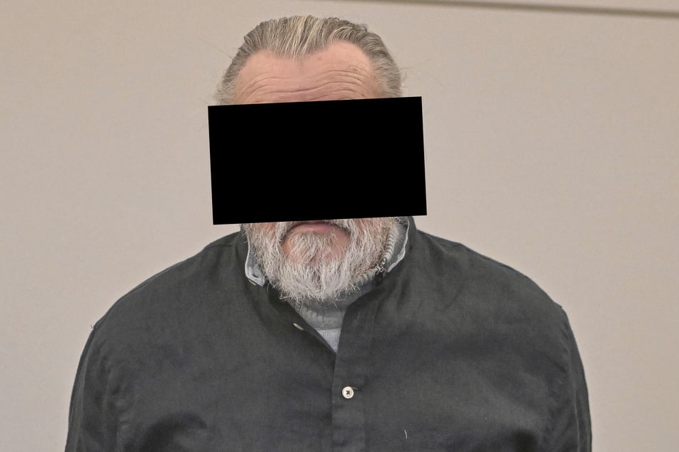Hausmeister Claus T. (76) hat inzwischen Angst, in Haft zu sterben. Seine Frau erlitt jüngst bei einem Besuch hinter Gittern einen Zusammenbruch.