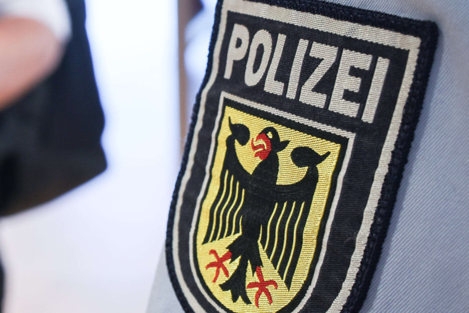 Die Bundespolizei rückte wegen einer Schlägerei auf dem Ernst-August-Platz in Hannover aus. Anschließend nahmen sie eine Person fest.