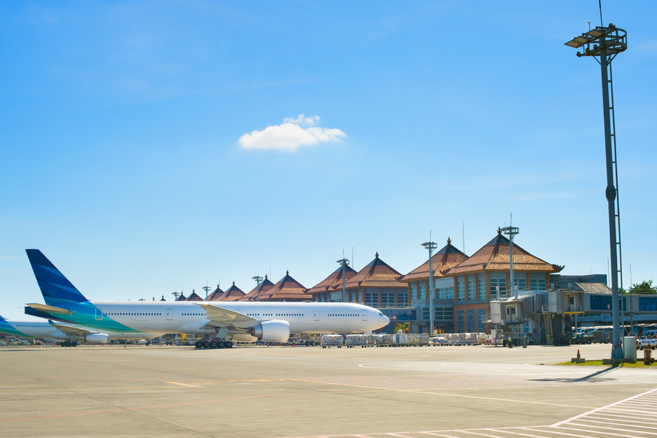 Am Flughafen Bali wird häufig Schmuggelware in einer ganz bestimmten Körperöffnung gefunden.