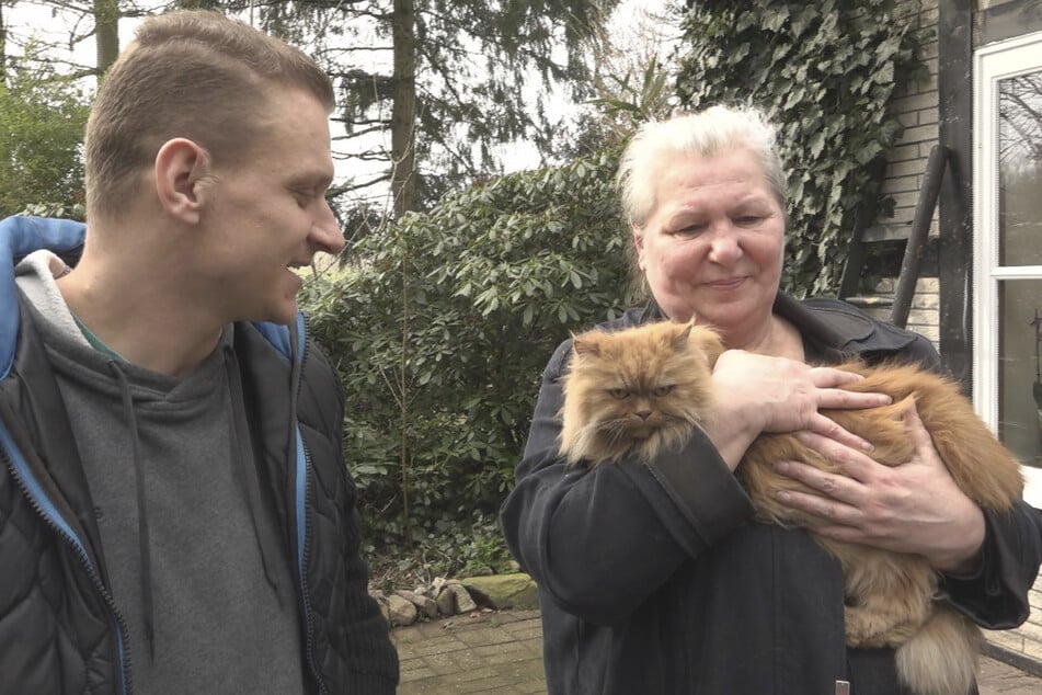 Endlich haben die ukrainischen Besitzer ihre Katze zurück.