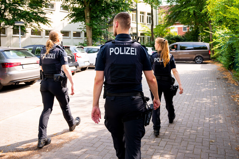 Ein 15-jähriger Berufsschüler wurde in Magdeburg mit einem Messer aufgegriffen. Zuvor habe er damit eine Straftat angekündigt. (Symbolbild)