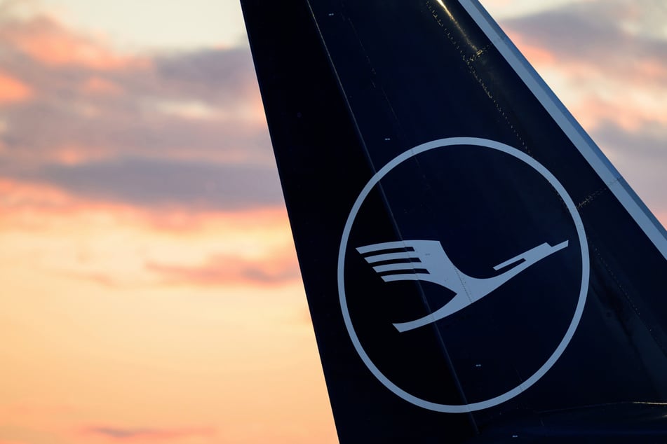 Zurzeit wird der Lufthansa-Flieger in Manchester untersucht.
