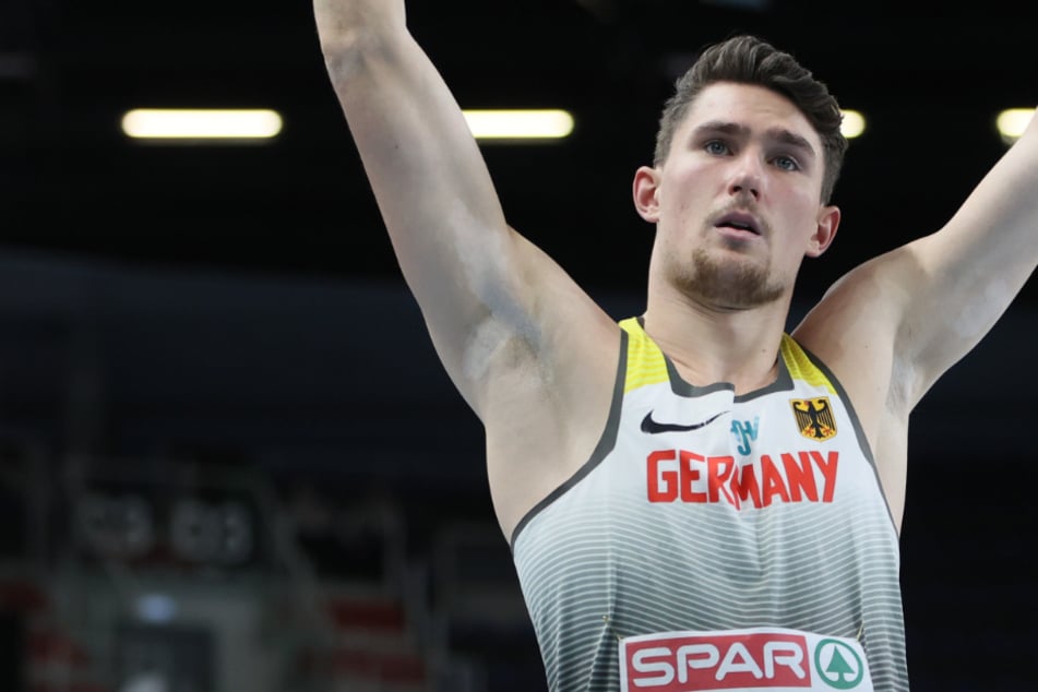 Siebenkämpfer setzt zum 1000-Meter-Lauf an, doch plötzlich fehlt ihm etwas Wichtiges