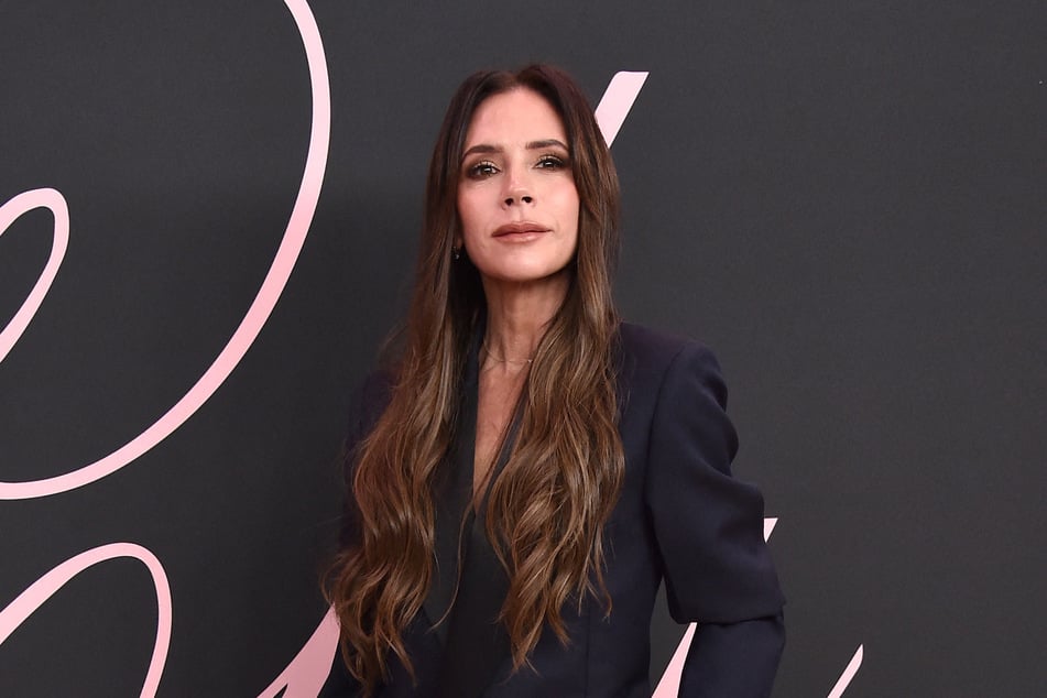 Victoria Beckham (51) scheint die Aufregung nicht verstehen zu können.