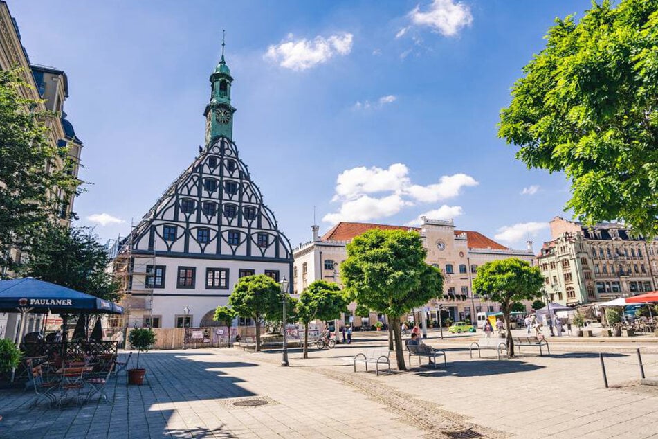 Rundgang mit den Nachtwächtern durch Zwickau – U.a. vorbei am Gewandhaus in Zwickau © Oliver Göhler