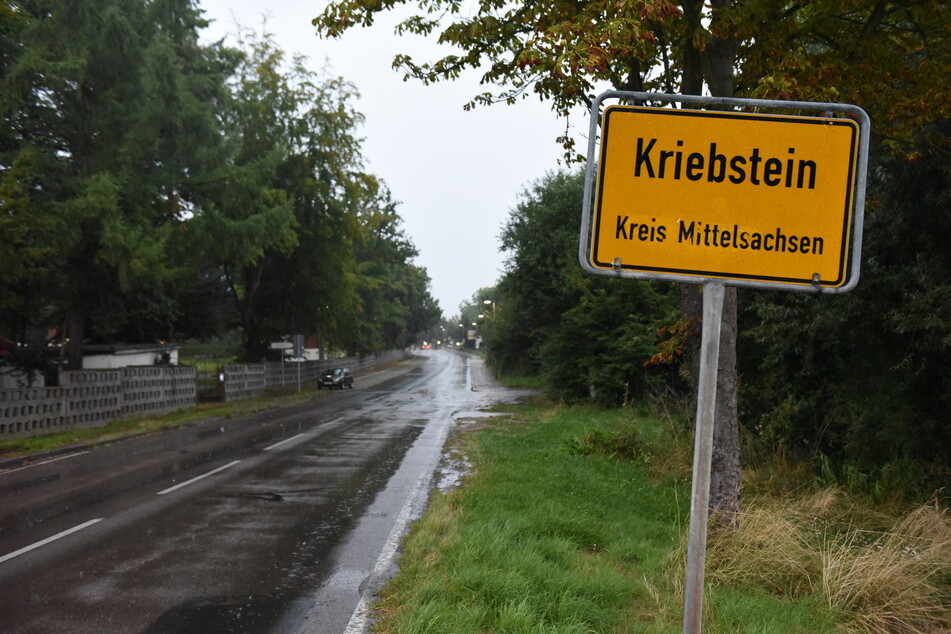 Umgekehrt steht das Ortsschild von Kriebstein an der Dresdner Straße in Hartha.