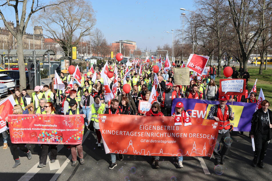 Knapp 1000 Menschen zogen durch Dresden.