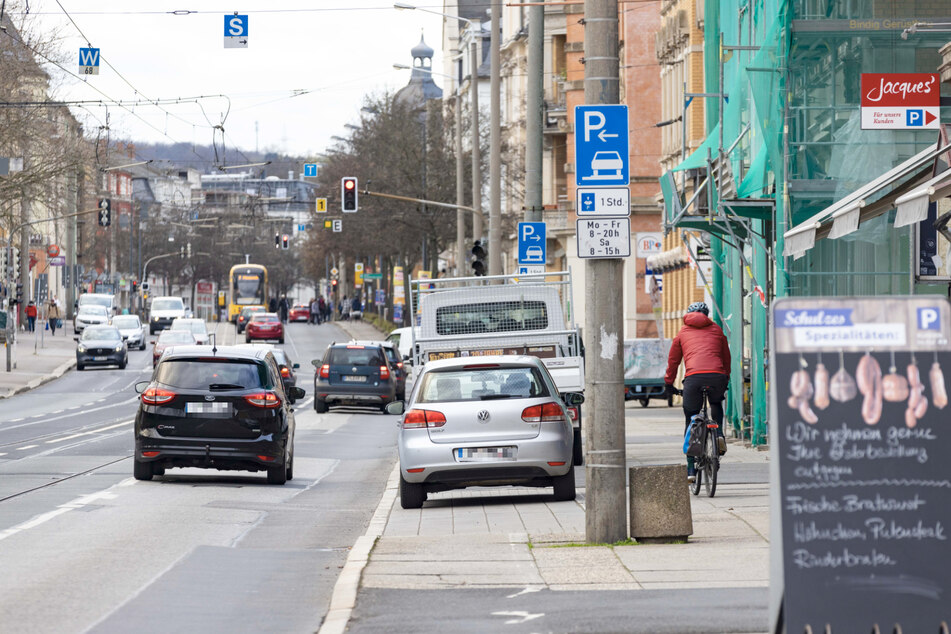 Auf der Kesselsdorfer Straße sollen Radfahrer ab August stadtauswärts abschnittsweise auf einer eigenen Fahrspur fahren.