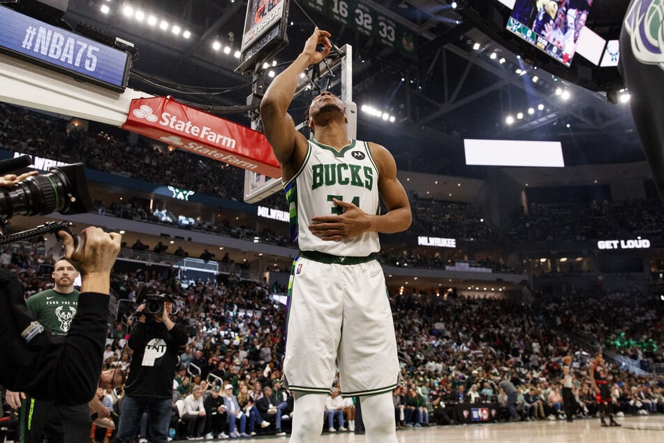 Giannis Antetokounmpo led the Bucks to a tight win over the Bulls.