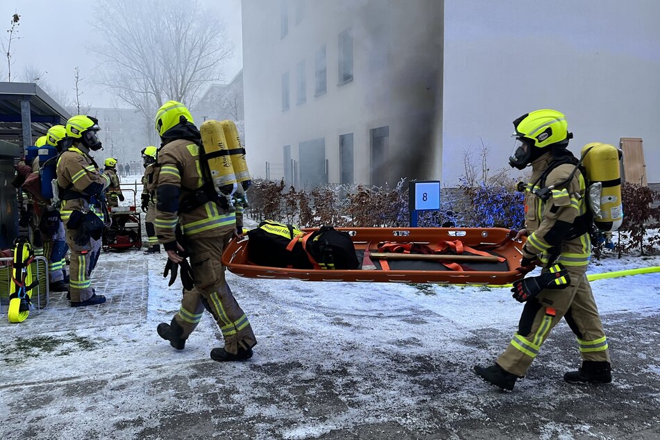 Die Berliner Feuerwehr war mit rund 130 Einsatzkräften vor Ort.