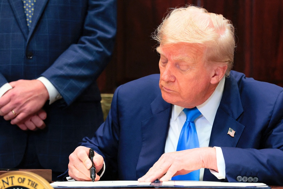 Trump to sign order punishing big banks for discriminating against conservatives