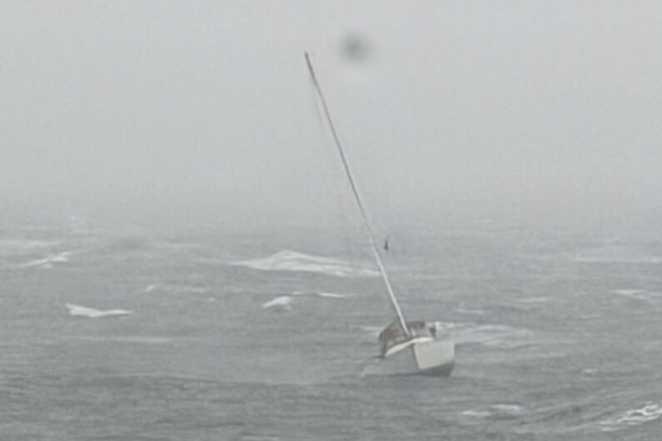 Vor Helgoland war ein Segler am Mittwoch in Lebensgefahr geraten.