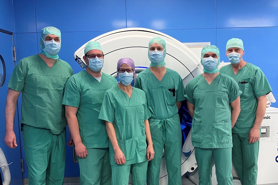 Das Team freut sich über den O-Arm als Helfer.