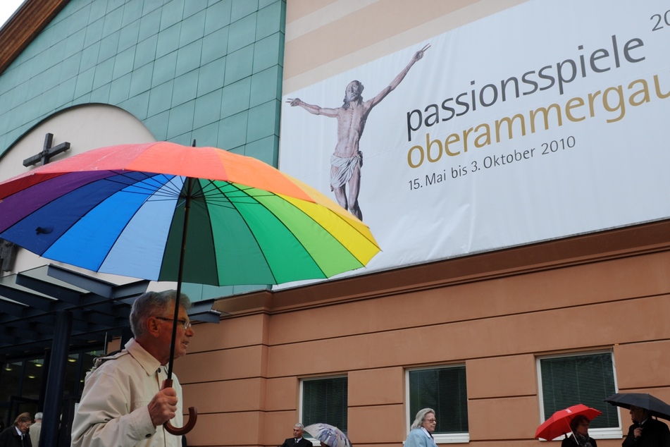 Die Premiere war für den 16. Mai geplant, kann aber nicht durchgeführt werden.
