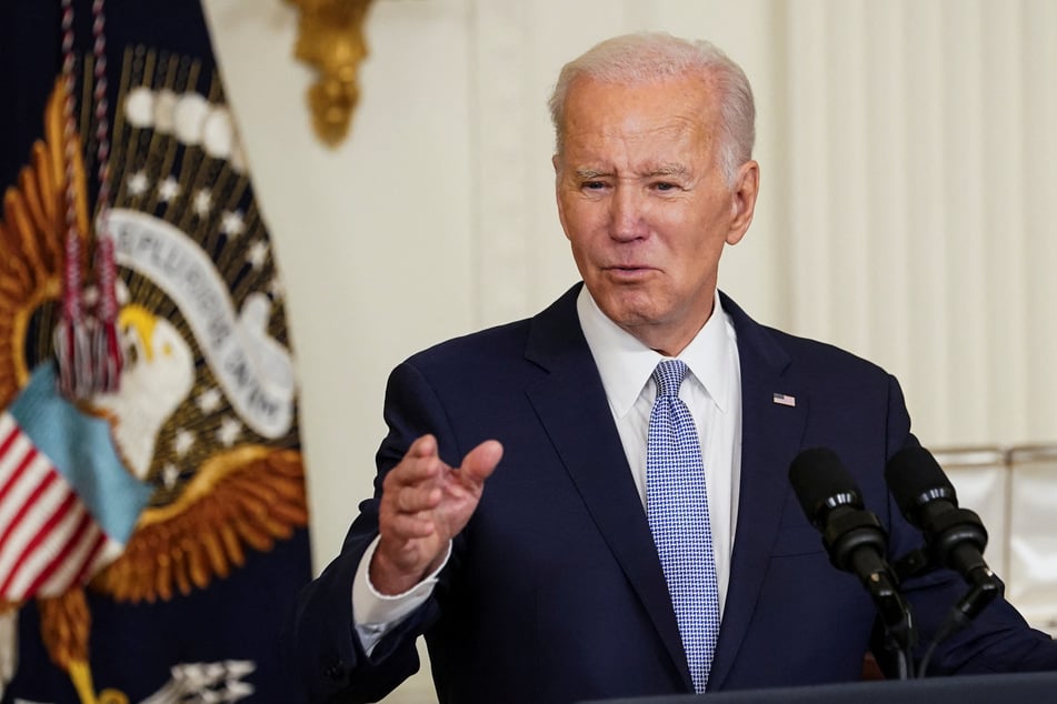 Biden honors officers and officials to mark January 6 attack anniversary