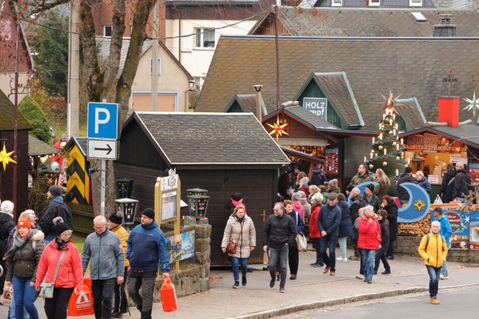 Bummeln, Schlemmern und Einkaufen - der Sternenmarkt zieht jede Woche Tausende Touristen an.