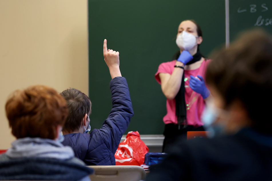 Ein Blick in den Unterricht einer Schulklasse. Eltern wehren sich gegen die wöchentliche Testpflicht der Schüler, welche seit Mittwoch gilt.
