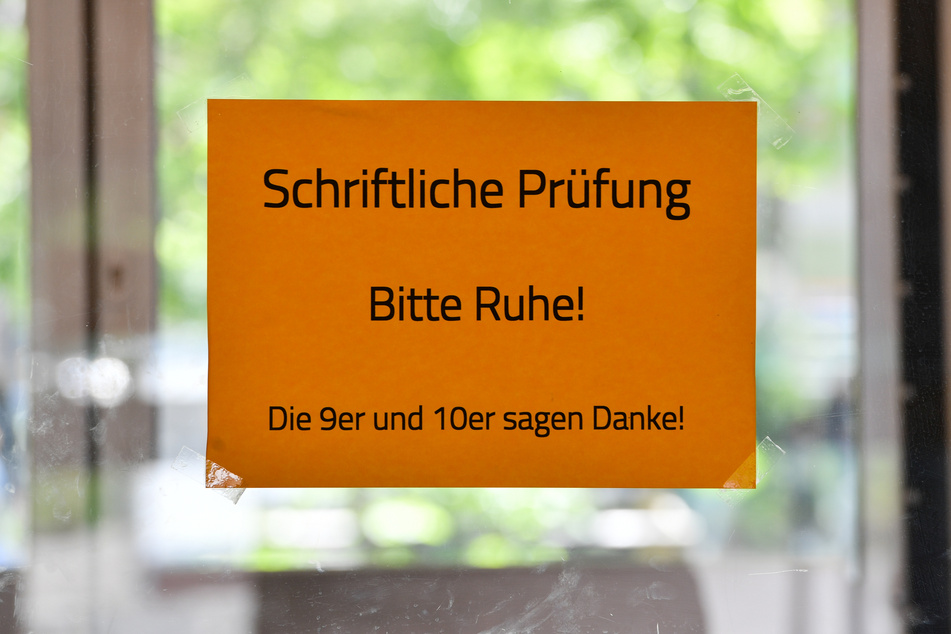 Die Prüfungen für den Mittleren Schulabschluss verschieben sich wegen des Coronavirus.
