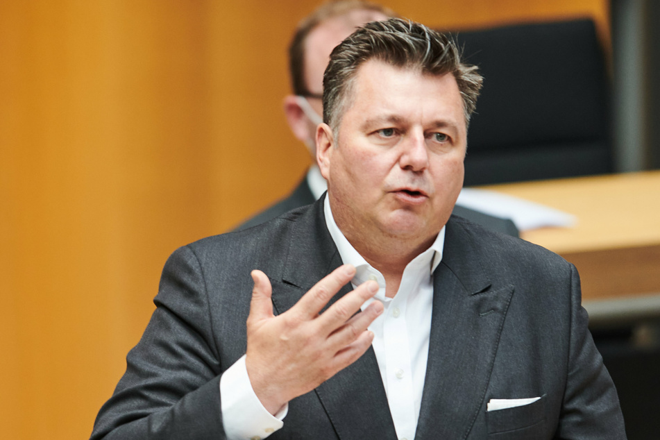 Innensenator Andreas Geisel (55, SPD) drängt auf Lösungen für die Probleme mit den Bürgerämtern.