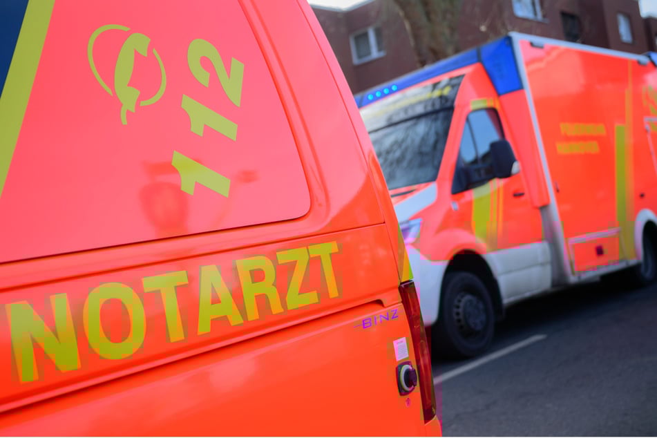 Ein Rettungswagen brachte das Kind nach dem Unfall in ein nahe gelegenes Krankenhaus. (Symbolbild)