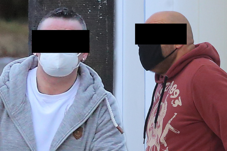 Die beiden Angeklagten Michael U. (41, l.) und Riccardo P. (46) konnten nicht wegen Brandstiftung verurteilt werden. (Bildmontage)