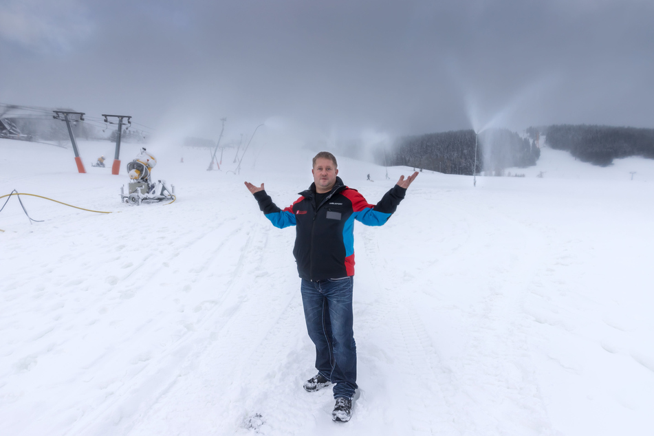 René Lötzsch (49), Chef der Fichtelberg Schwebebahn, wird alle Skihänge beschneien.
