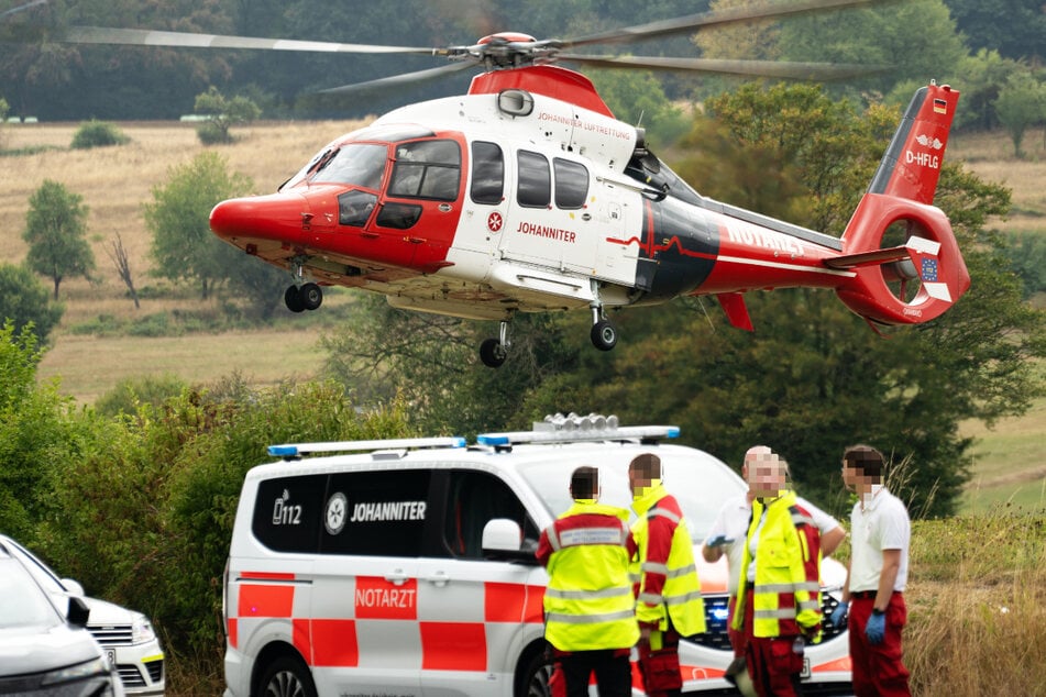Mehrere Rettungshubschrauber kamen an der Unfallstelle auf der L3138 zum Einsatz.