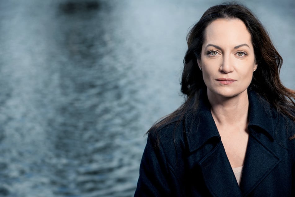 Natalia Wörner (53) als Ermittlerin Jana Winter schätzt die "echten Charaktere im Zentrum" der Serie, "und die Fälle werden in ihrer Eigenwilligkeit gewürdigt, nichts ist austauschbar oder beliebig".