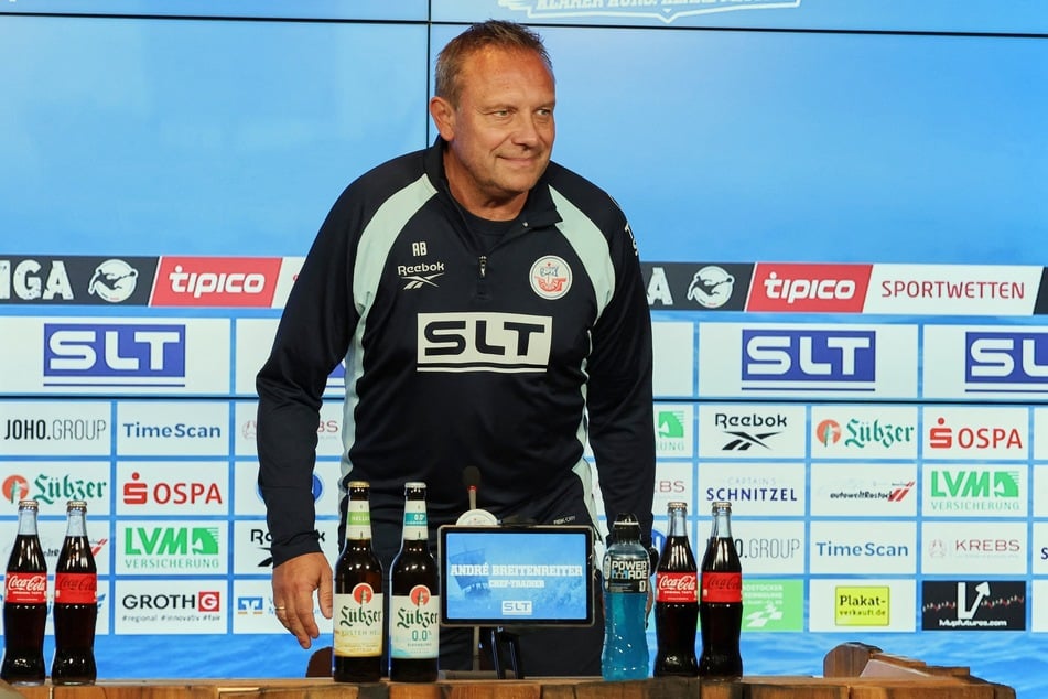 André Breitenreiter (52) schreitet zur Tat.