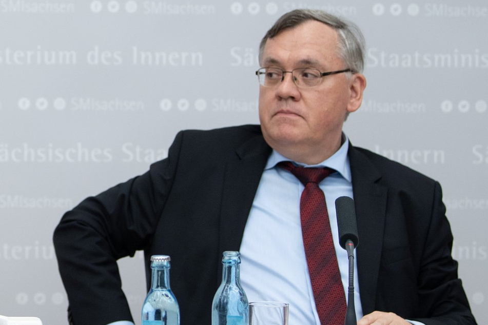 Will sich die AfD-Akten nun doch nochmal gründlich angucken (lassen): Der neue sächsische Verfassungsschutzchef Dirk-Martin Christian (58).