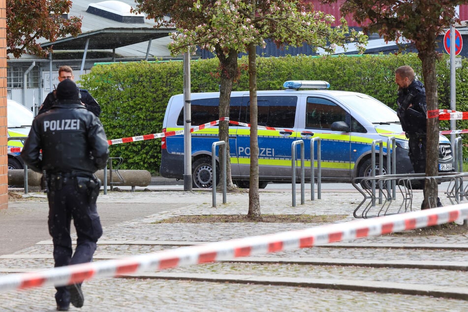 Der Kampfmittelräumdienst und die Spurensicherung rückten an. (Symbolbild)