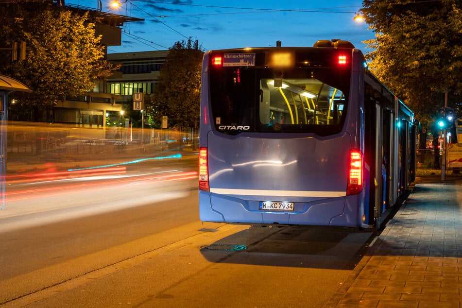 An einem Linienbus der MVG wurde ein Einschussloch entdeckt. (Symbolbild)