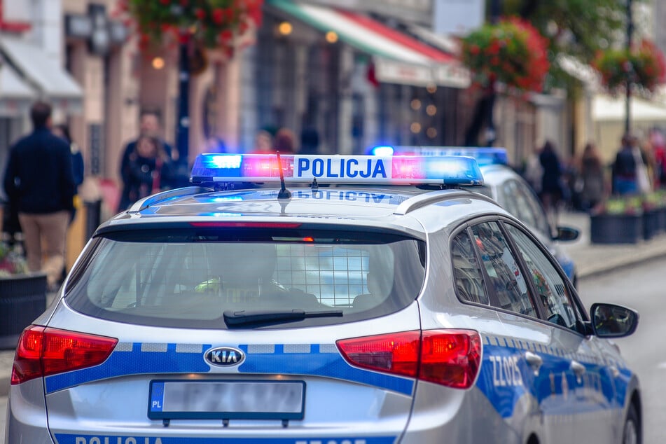 Die Polizisten hatten das verbrannte Opfer auf der Straße gefunden.