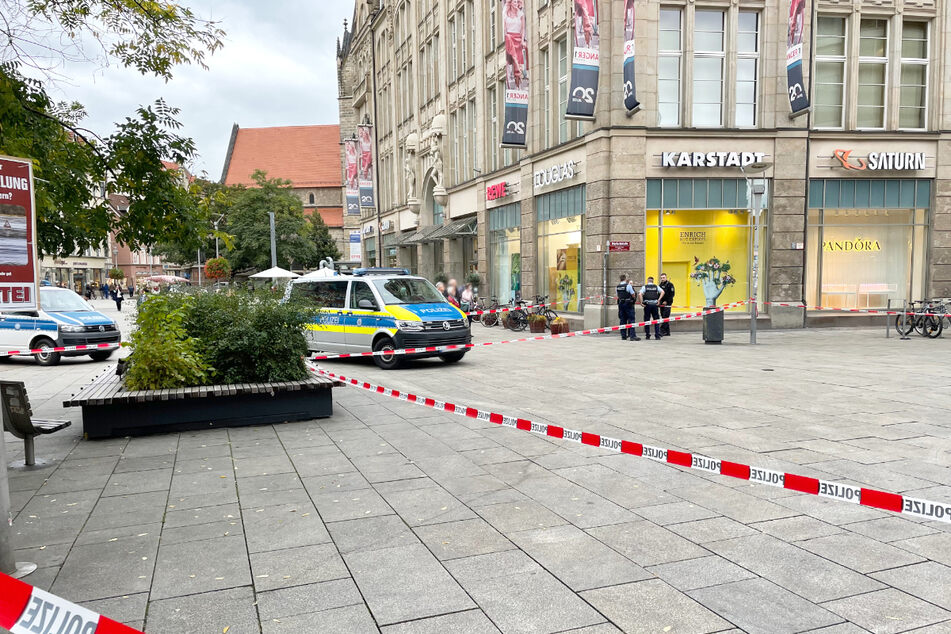 Tödliche Messerattacke in Erfurt: Polizei fahndet nach mutmaßlichem Täter und gibt Details bekannt