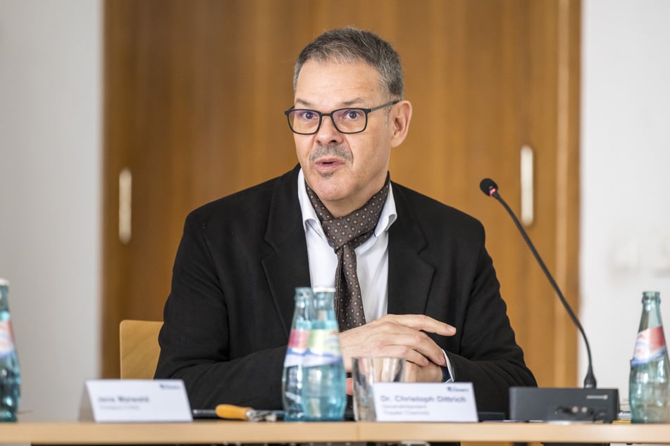 Theaterchef Christoph Dittrich (60) hält neue Haustarifverträge für die beste Option.