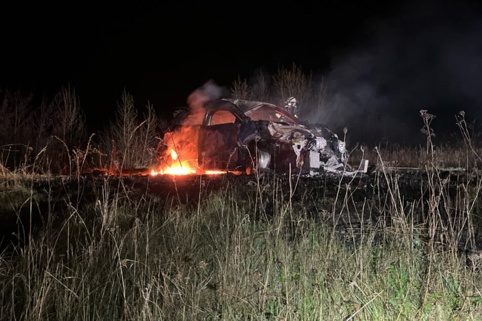 In Arneburg brannte am Abend ein Peugeot.
