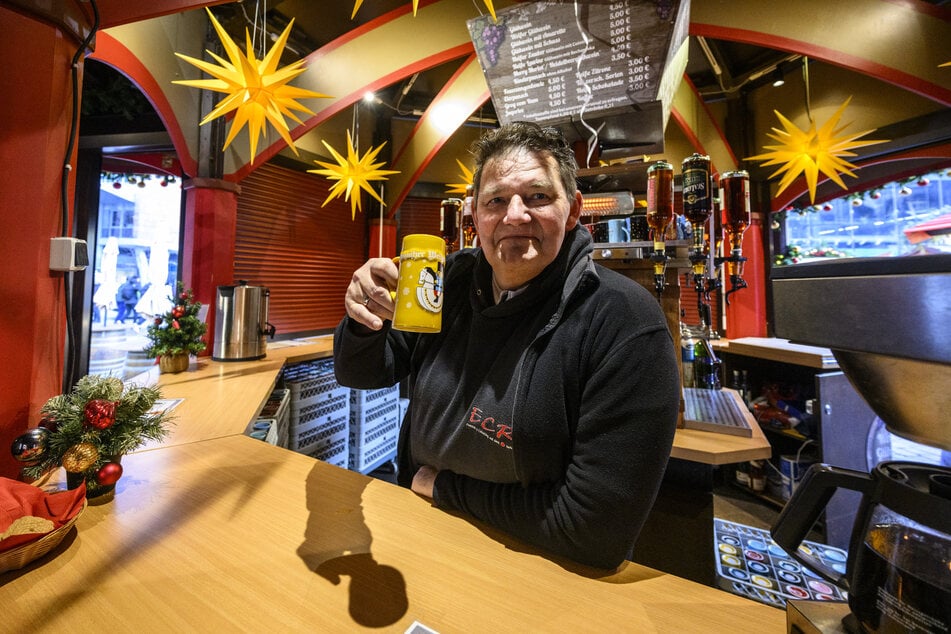 Uwe Münch (64) vom Winzerglühwein hält nichts von ständigen Preiserhöhungen.