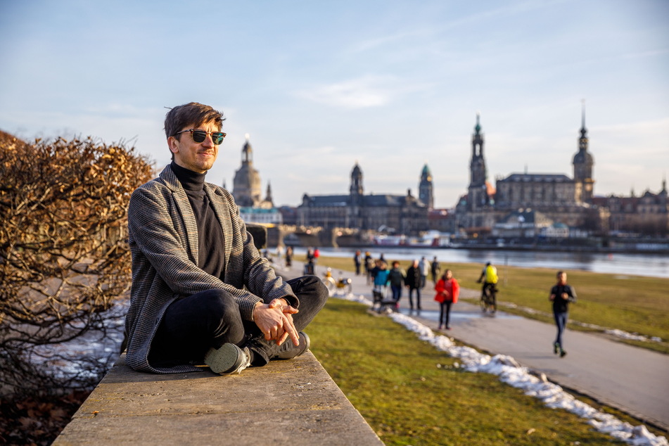Wie hier Julius Reh (28) genießen die meisten die frühlingshaften Temperaturen und die Sonnenstrahlen.
