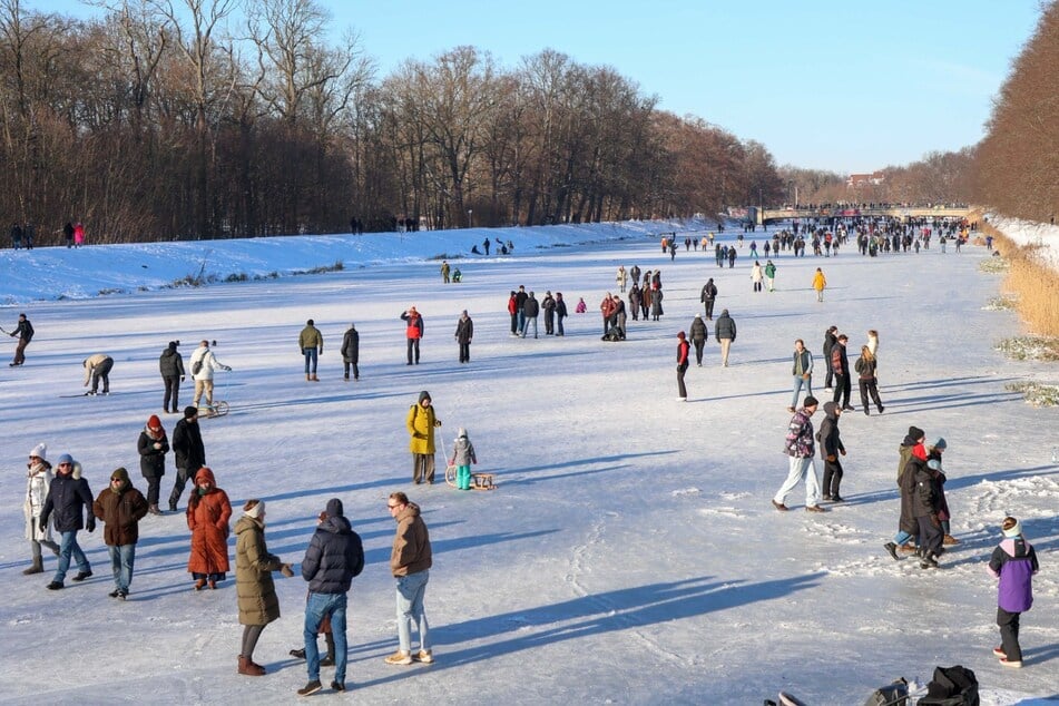 Das Elsterflutbett wurde zur Eisfläche.