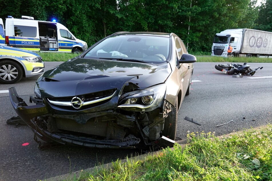 Der Opel geriet in die Gegenfahrbahn.