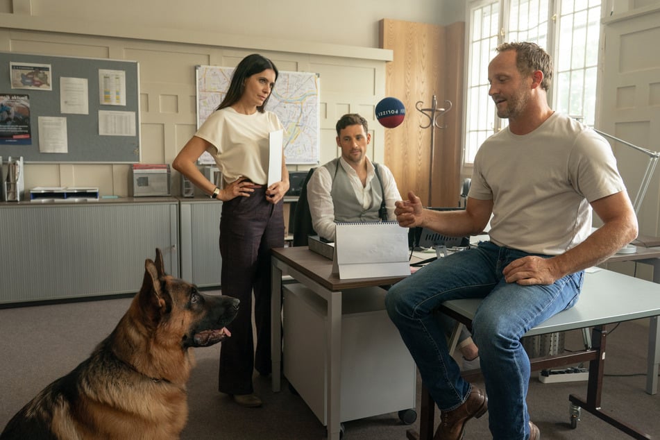 Majorin Evelyn Leitner, Inspektor Felix Burger und Kommissar Max Steiner bringen mit Kommissar Rex jeden Täter zur Strecke.