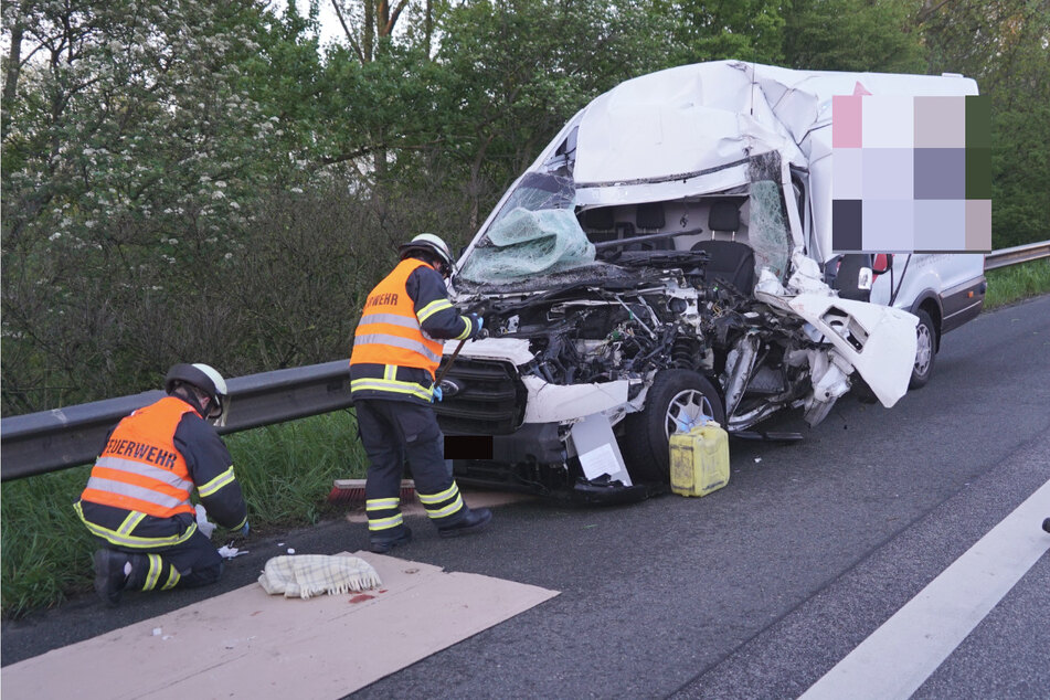 Unfall A1: Sprinter rast in Lastwagen: 30-Jähriger schwer verletzt