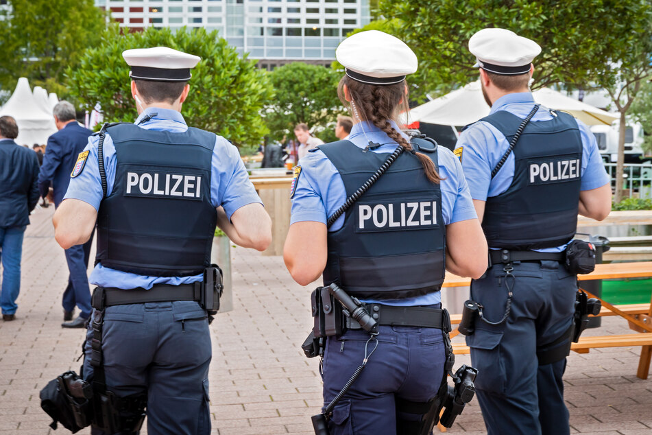 Im Jahr 2022 wurden nach Angaben des Innenministeriums mindestens 161 Thüringer Landes-Polizisten verletzt. (Symbolbild)