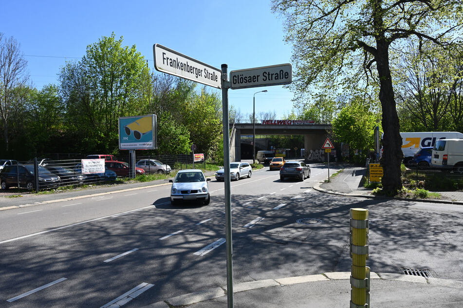 An der Ecke Frankenberger Straße/Glösaer Straße versuchte eine Frau (30) am Dienstagmorgen, eine Passantin (19) mit einem Messer zu attackieren.