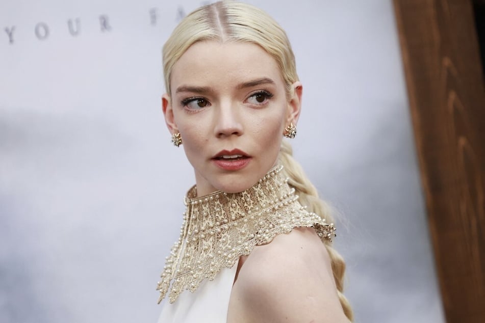 Anya Taylor-Joy (26) is reportedly married after an intimate courthouse wedding.